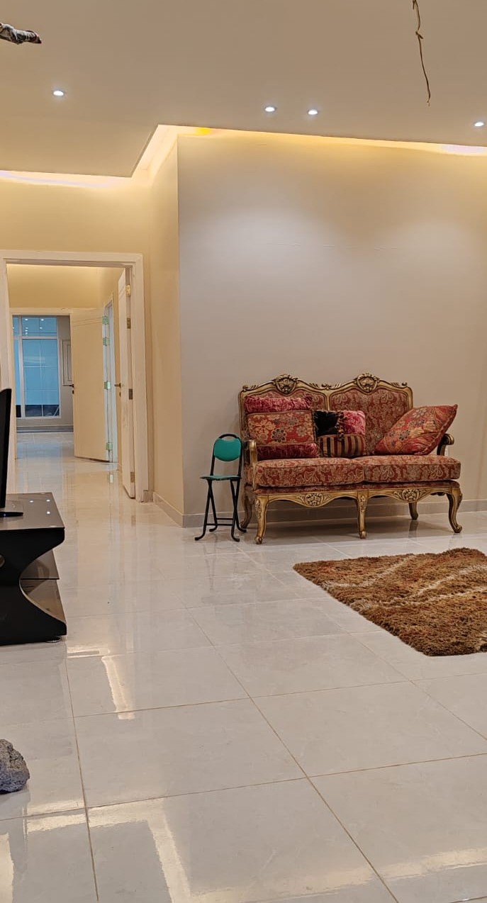 فيلا واستراحة للبيع (كل عقار مستقل بصك منفصل)