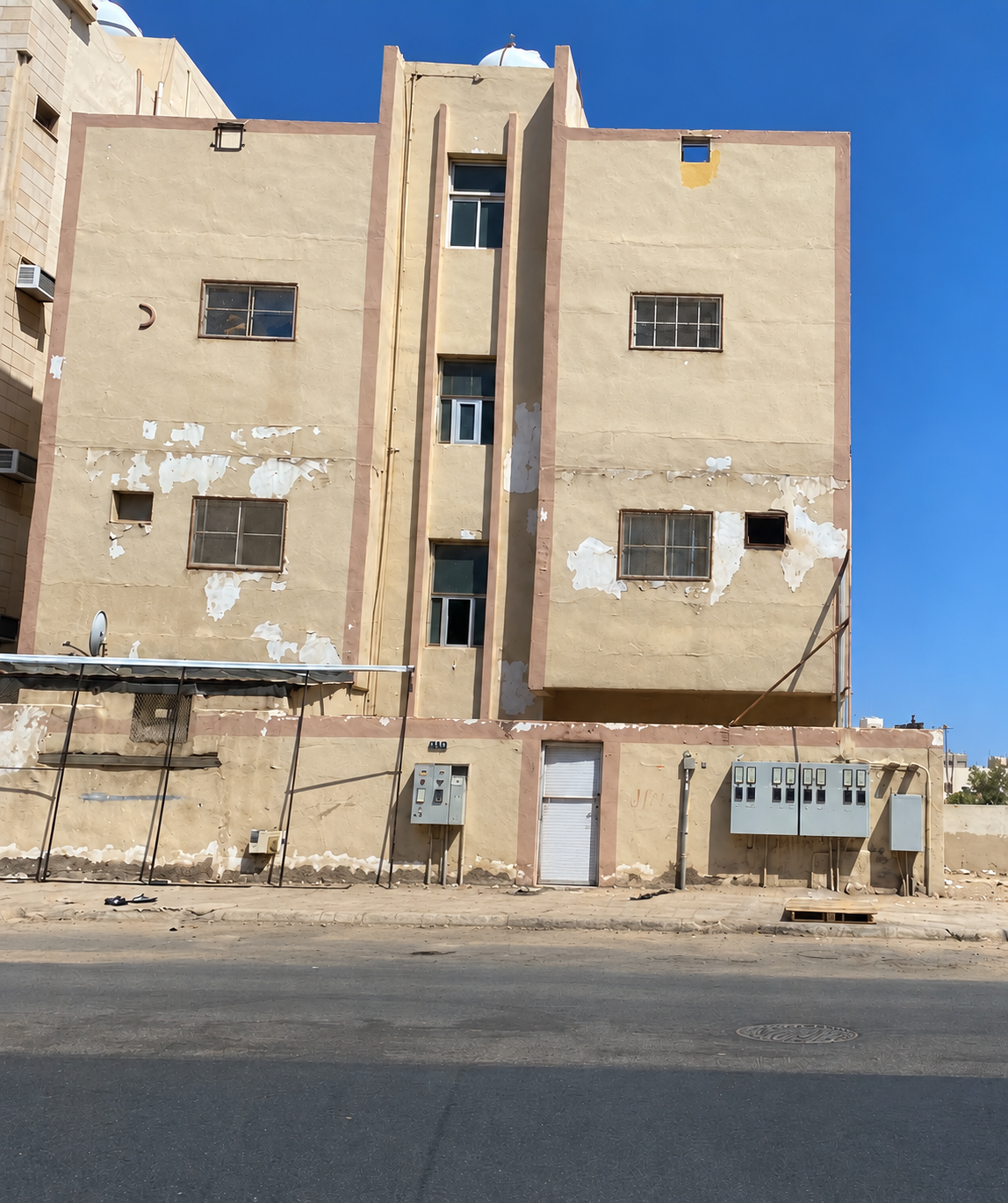عماره للبيع علي طريق الامير عبد العزيز - العريض
