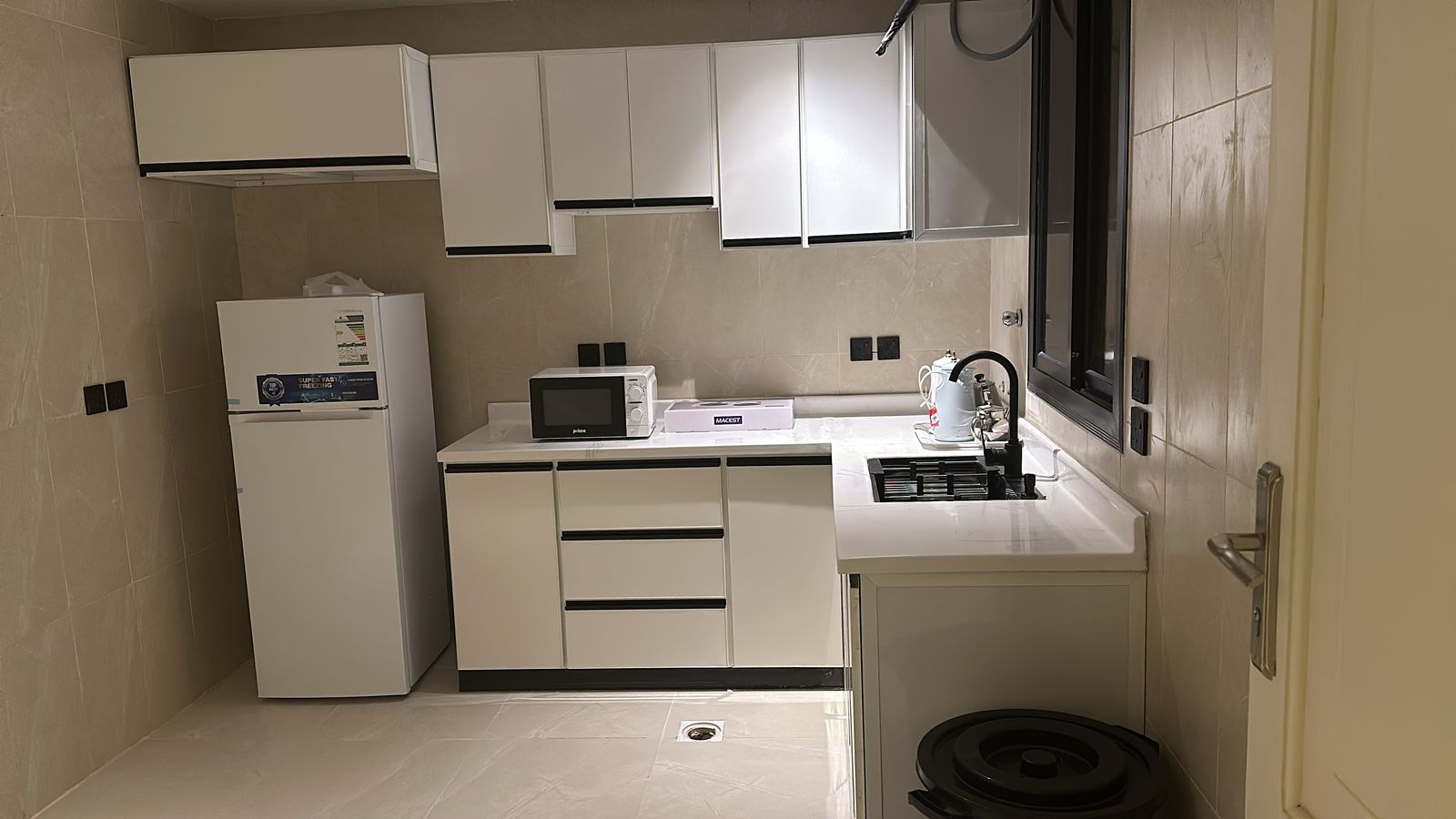 عماره 9 شقق للبيع بمخطط الملك فهد جوار القطار