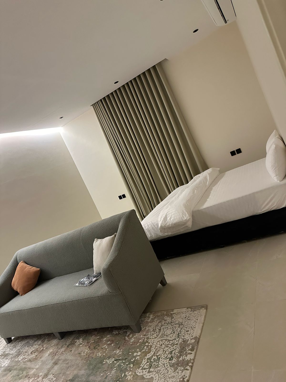 عماره 9 شقق للبيع بمخطط الملك فهد جوار القطار