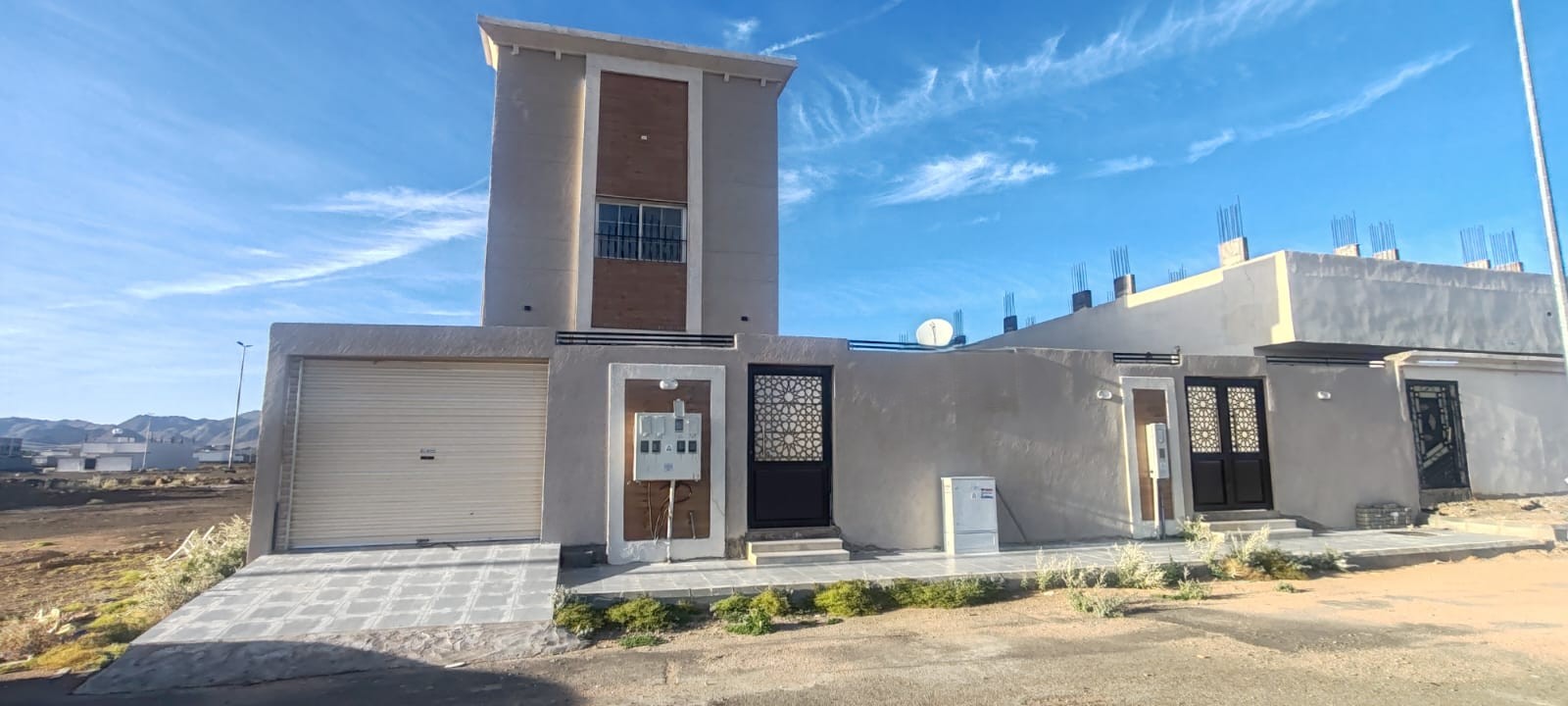 فيلا واستراحة للبيع (كل عقار مستقل بصك منفصل)