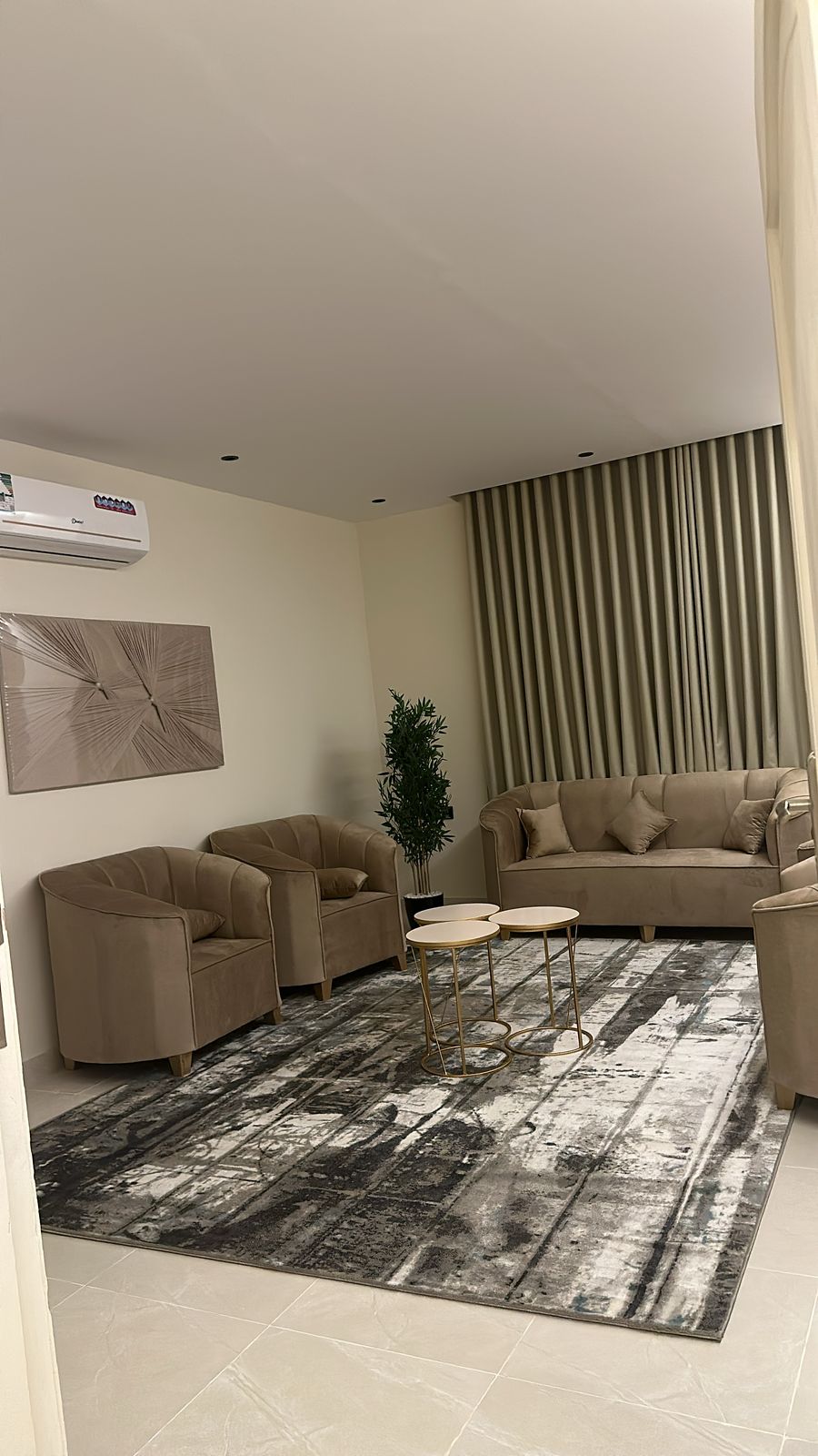 عماره 9 شقق للبيع بمخطط الملك فهد جوار القطار