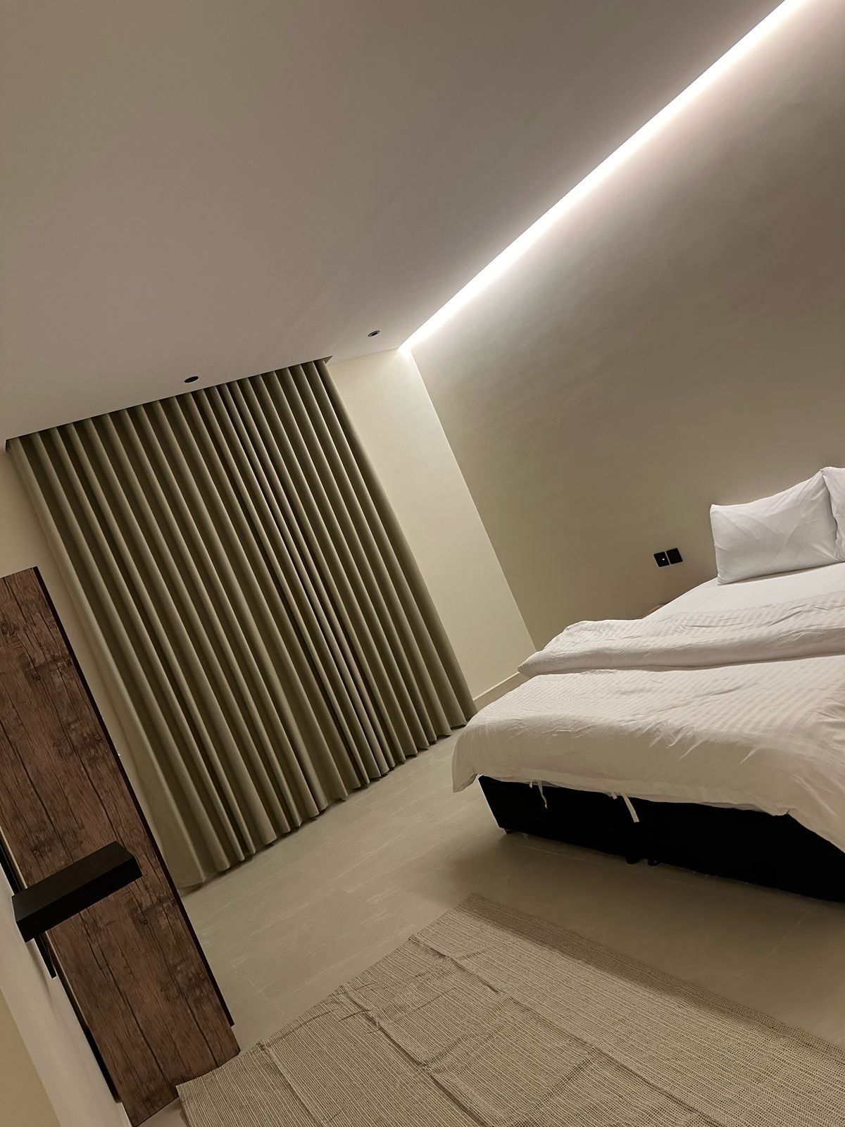 عماره 9 شقق للبيع بمخطط الملك فهد جوار القطار