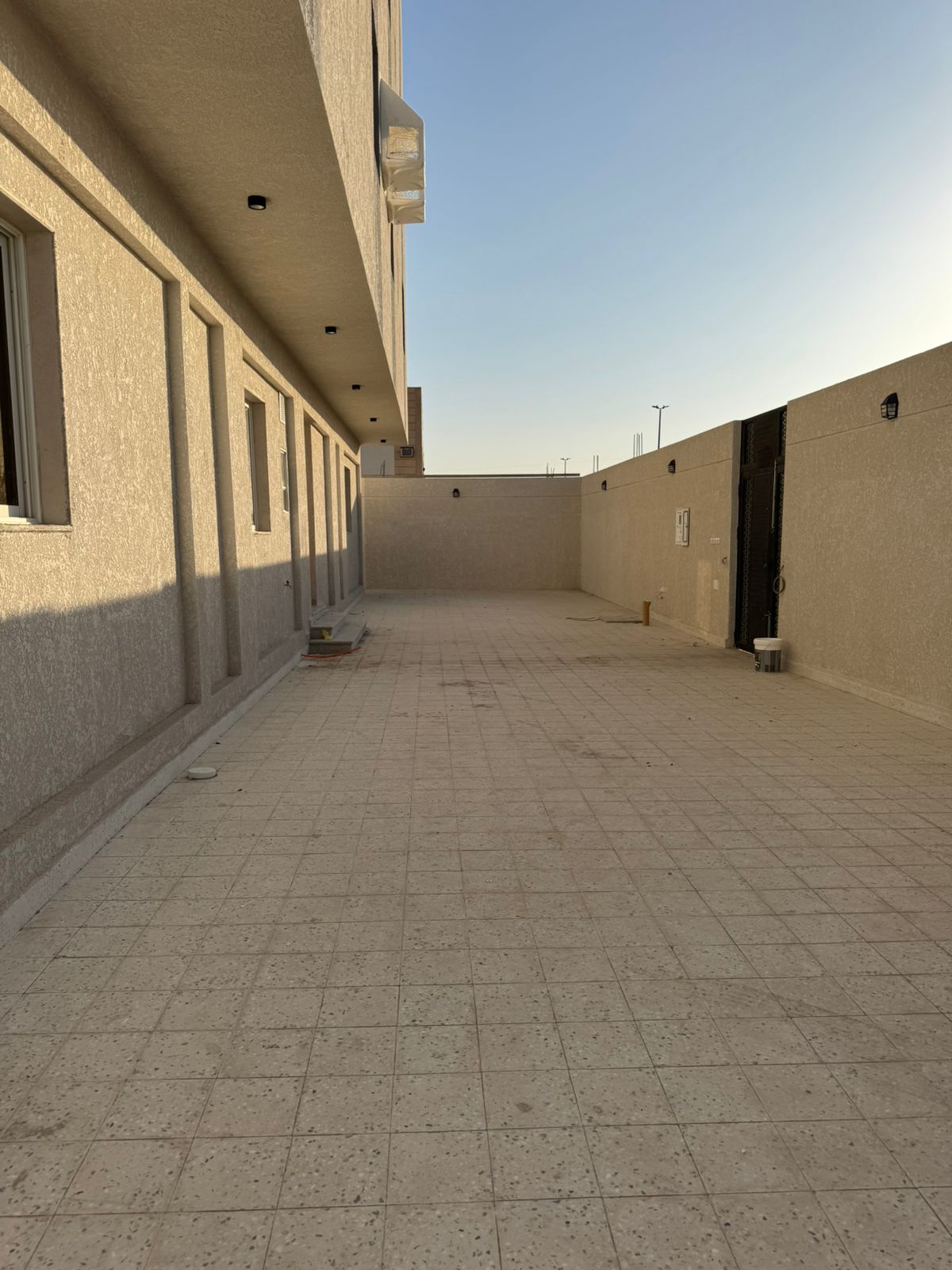 عماره جديده 5 شقق للبيع بمخطط الملك فهد 