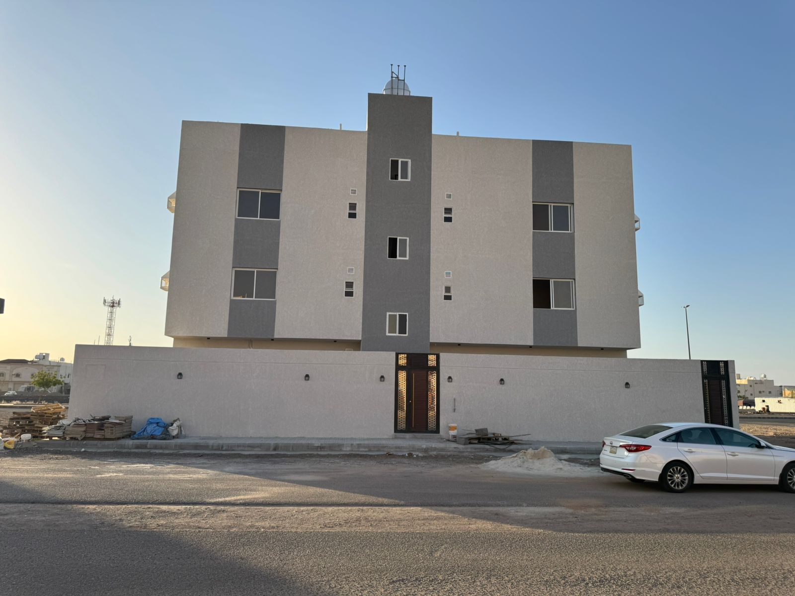 عماره جديده 5 شقق للبيع بمخطط الملك فهد 