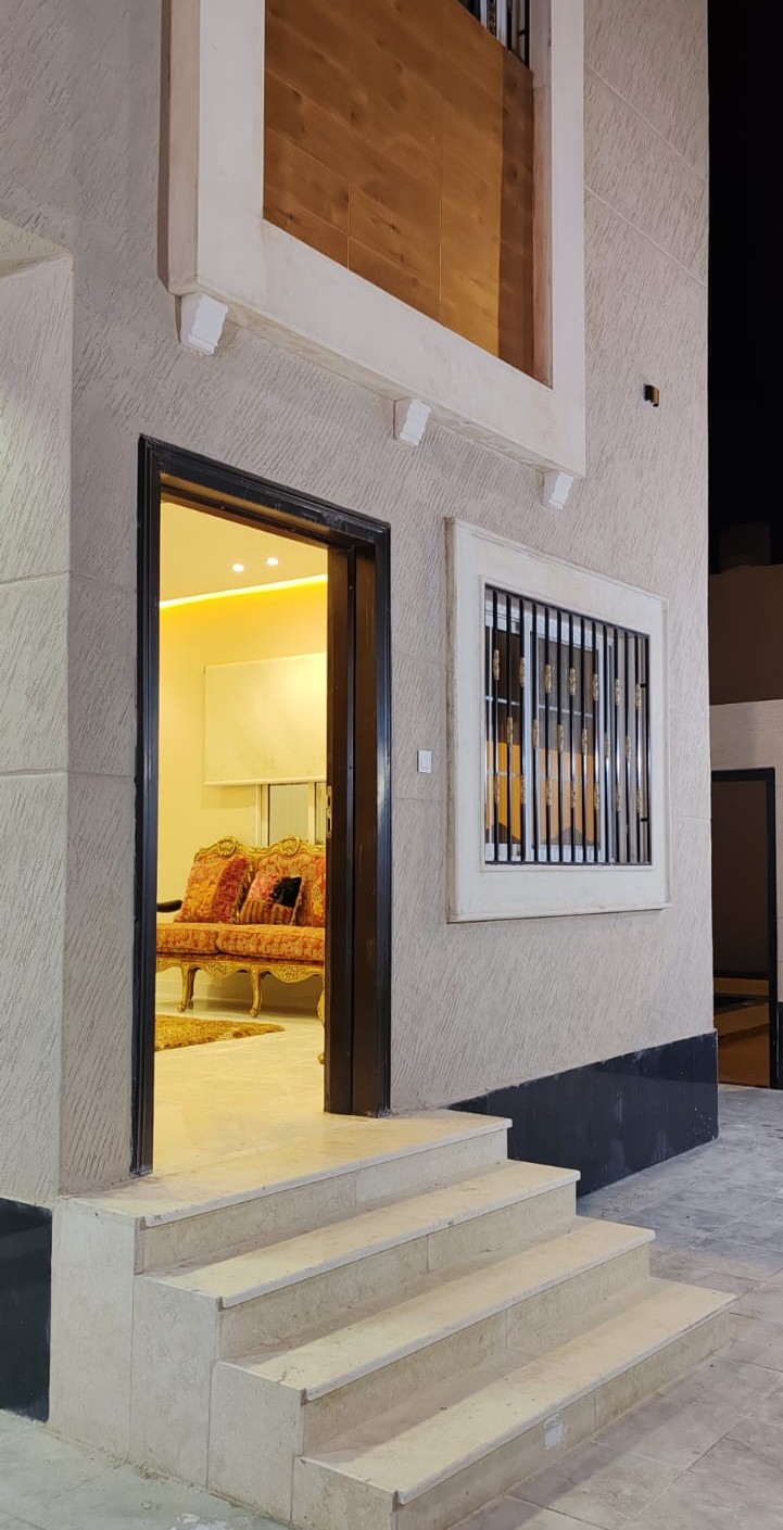 فيلا واستراحة للبيع (كل عقار مستقل بصك منفصل)