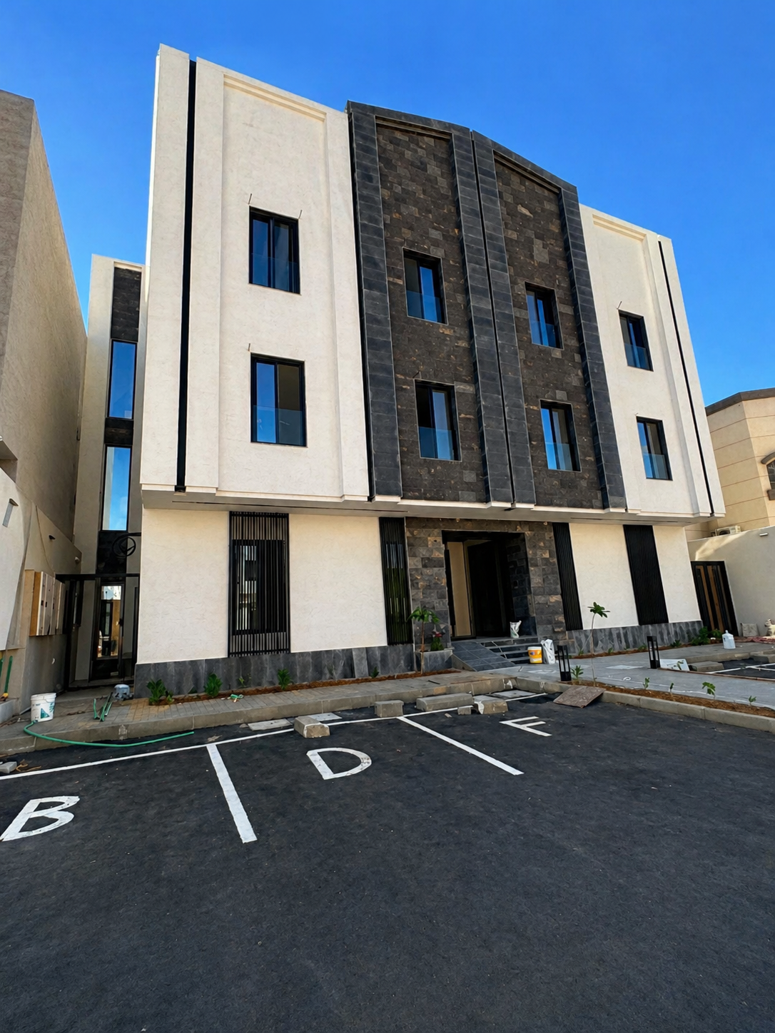 شقق تمليك للبيع بمخطط الشرق ( ب )